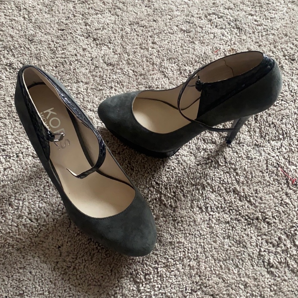 NEW Michael Kors Gray Suede Platform Shoe with Black Snake Skin Accents Size 10 - Picture 2 of 12